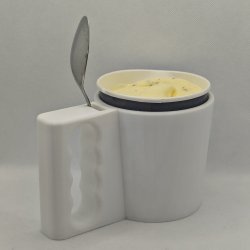 Holder til isbtte med plads til ske